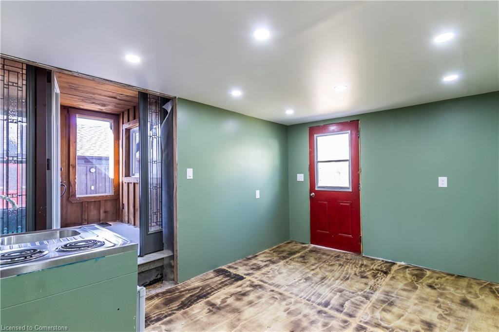 30 Erie Street Property Photo 33