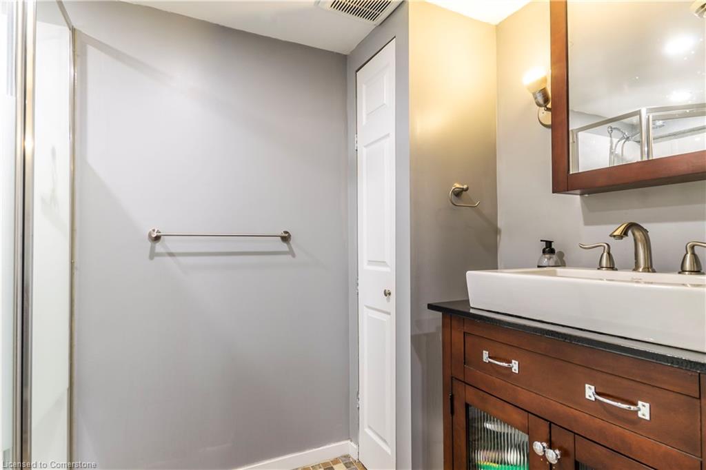 30 Erie Street Property Photo 46