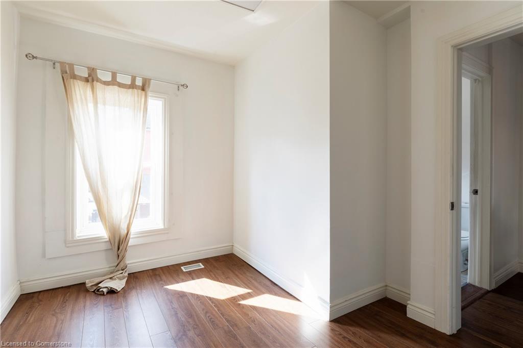 14 Greig Street Property Photo 27