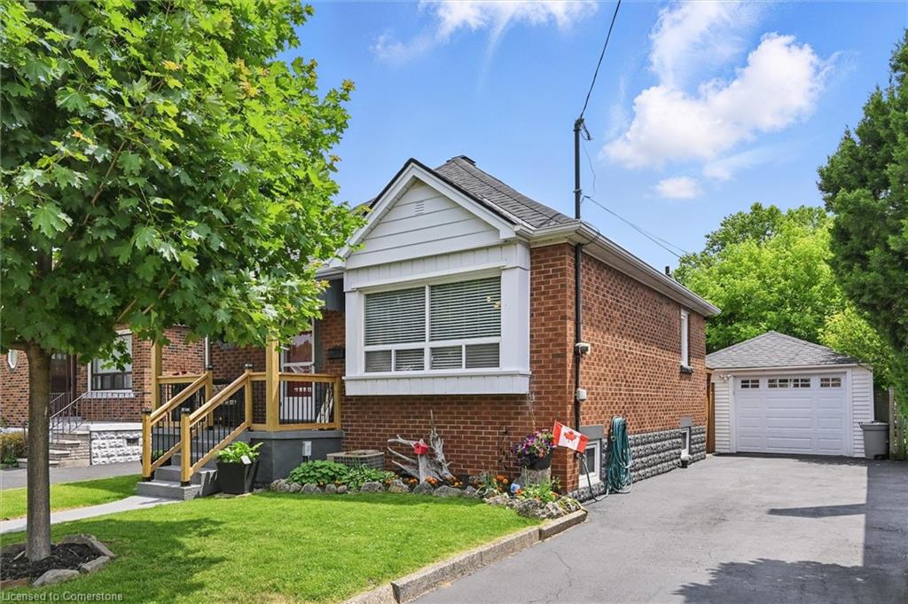 105 Weir Street S Property Photo 1
