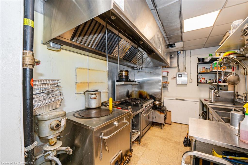 102-250 Dundas Street W Property Photo 30