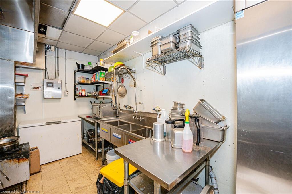 102-250 Dundas Street W Property Photo 31