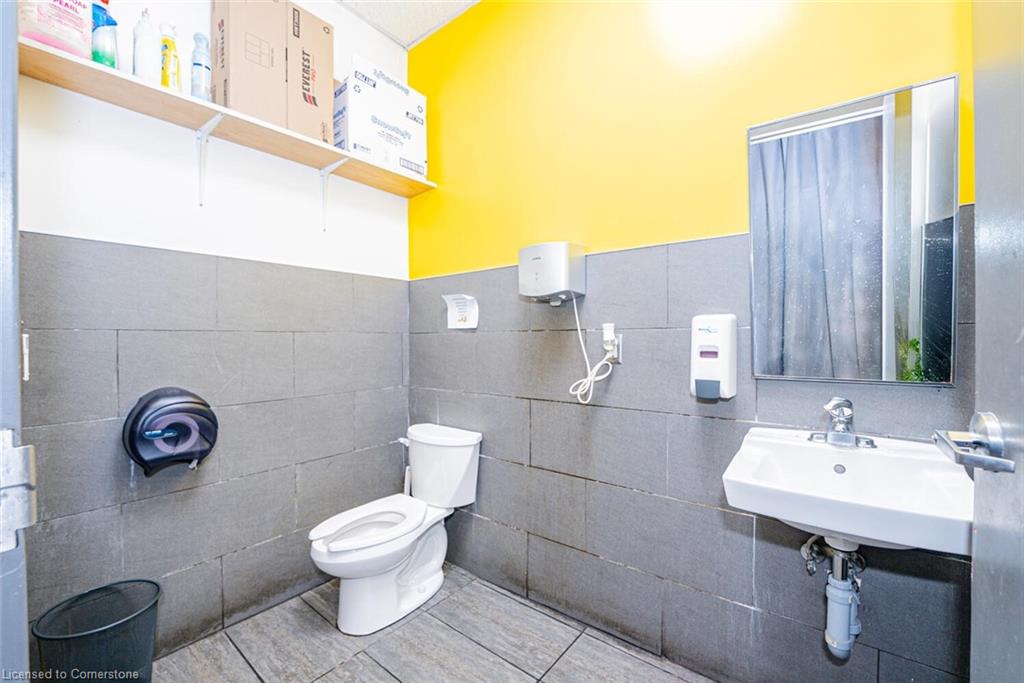 102-250 Dundas Street W Property Photo 35