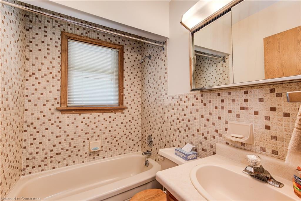 95 Byron Avenue Property Photo 24