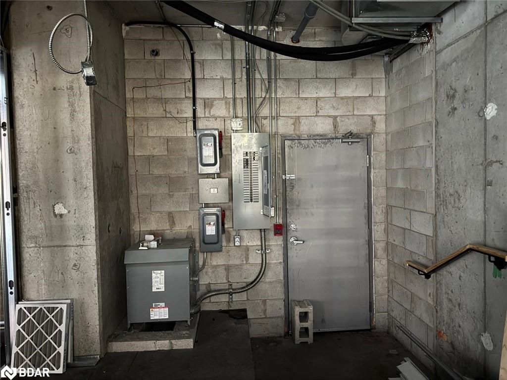 150 Main Street W Property Photo 12
