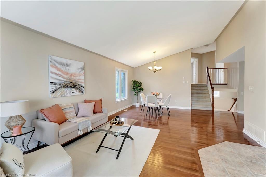 25 Mapleview Drive Property Photo 6