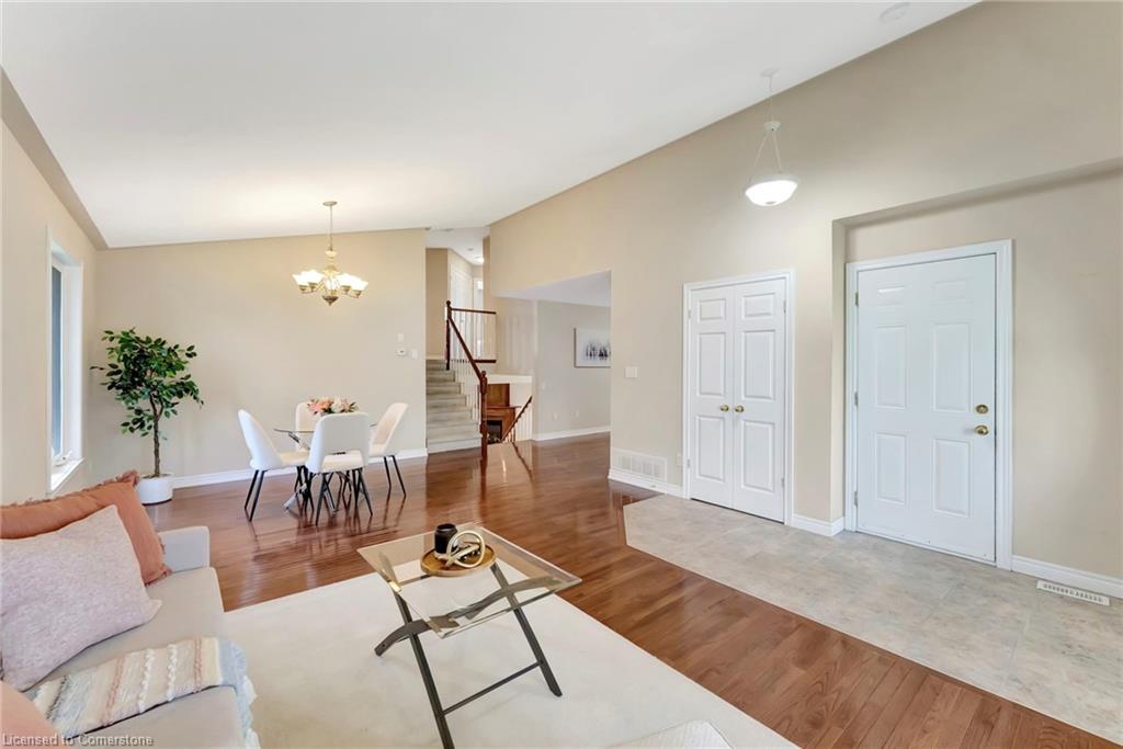25 Mapleview Drive Property Photo 7