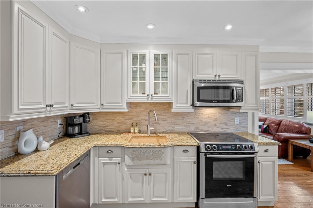 6-2098 Marine Drive Property Photo 7