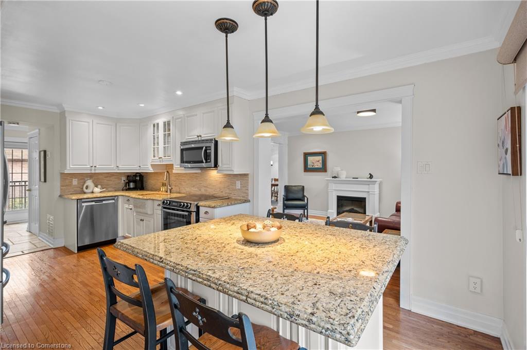 6-2098 Marine Drive Property Photo 11