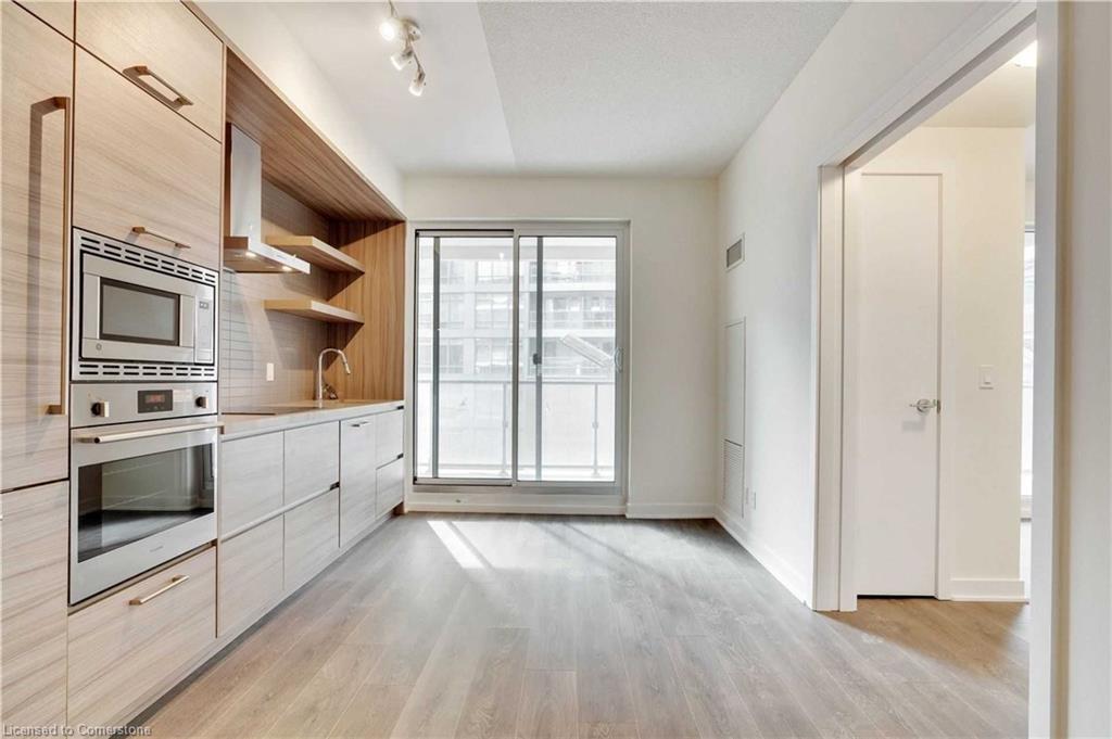 306-2221 Yonge Street