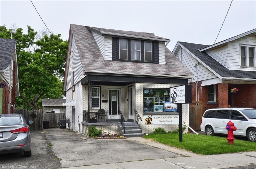 95 Ottawa Street N Property Photo 1
