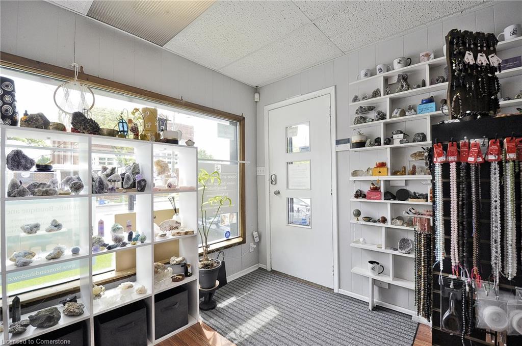 95 Ottawa Street N Property Photo 6