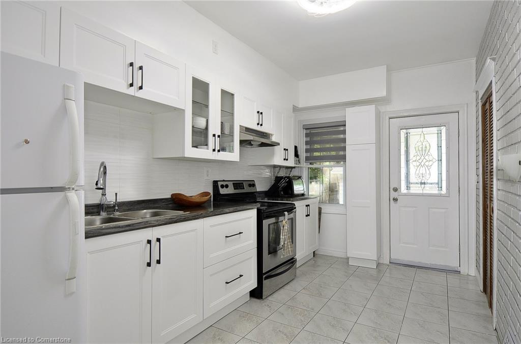 95 Ottawa Street N Property Photo 13