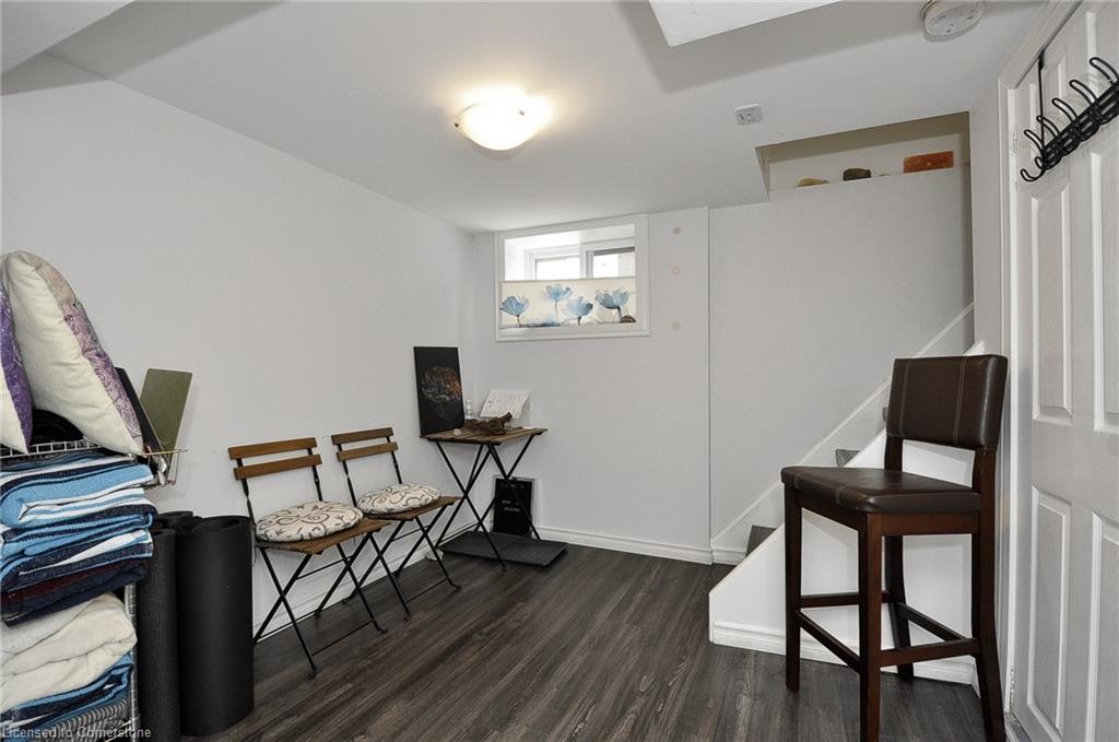 95 Ottawa Street N Property Photo 24