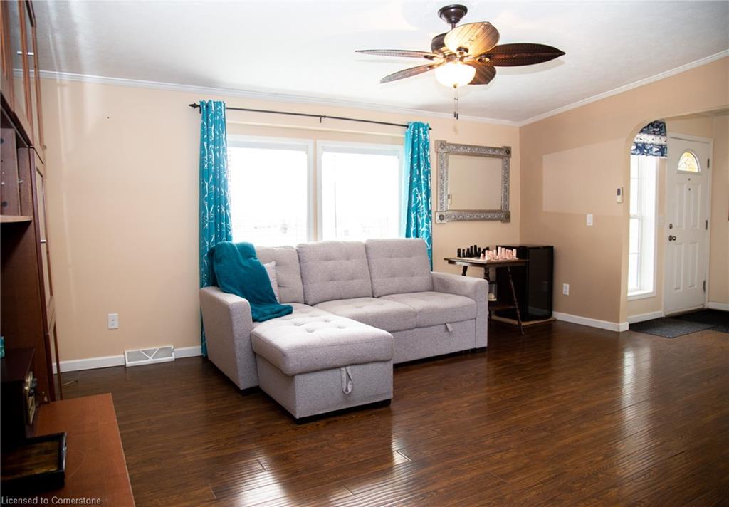 22 Cricklewood Crescent Property Photo 6