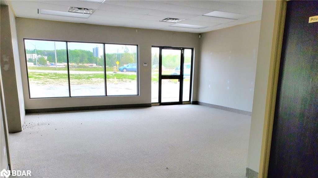 303 Dunlop Street W Property Photo 4