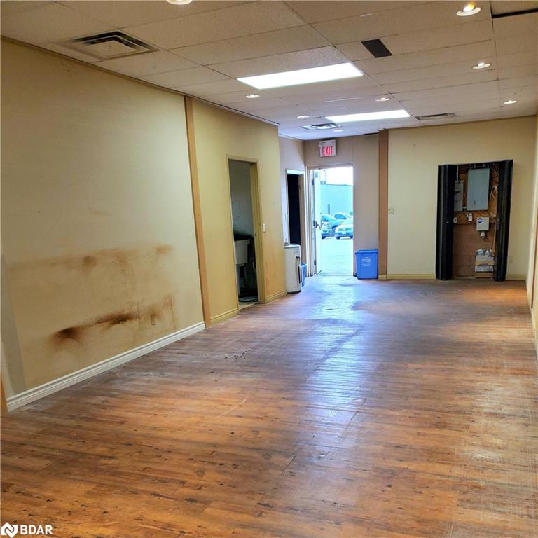 303 Dunlop Street W Property Photo 7