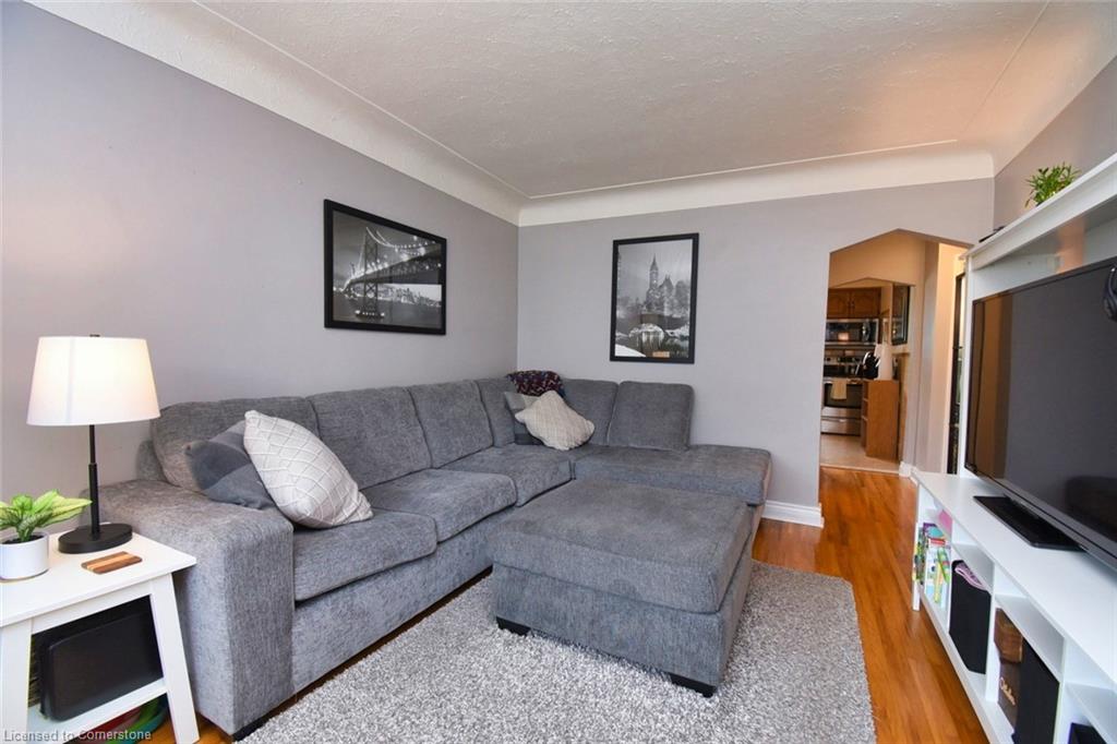 206 Crockett Street Property Photo 6