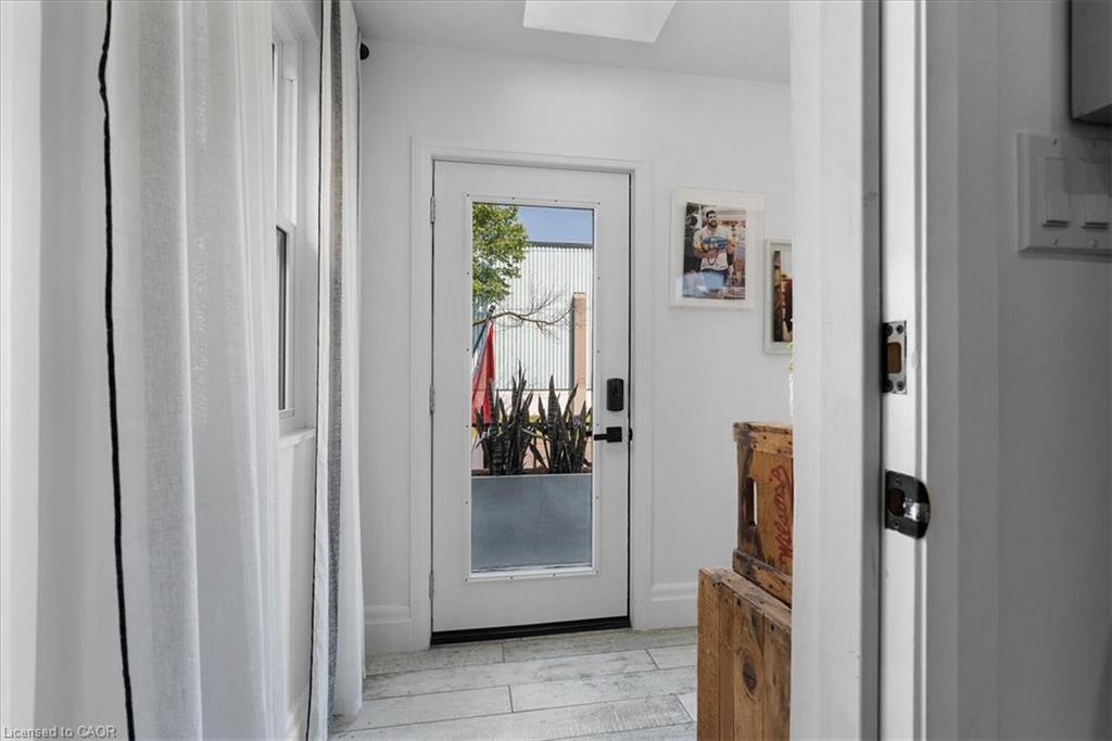 575 Mary Street Property Photo 4