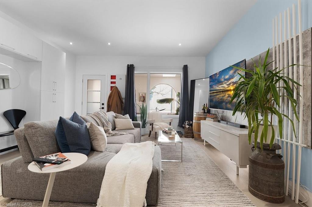 575 Mary Street Property Photo 8