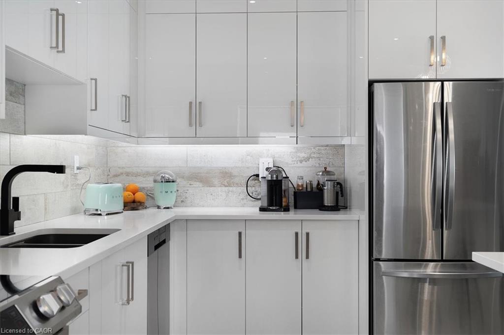 575 Mary Street Property Photo 16