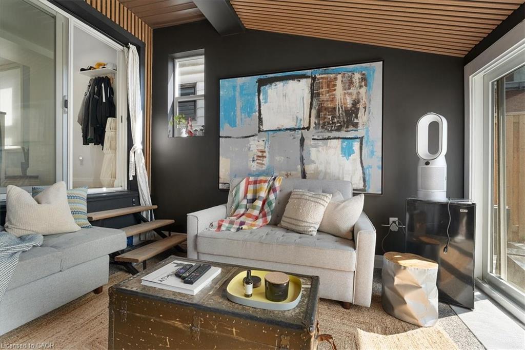 575 Mary Street Property Photo 22