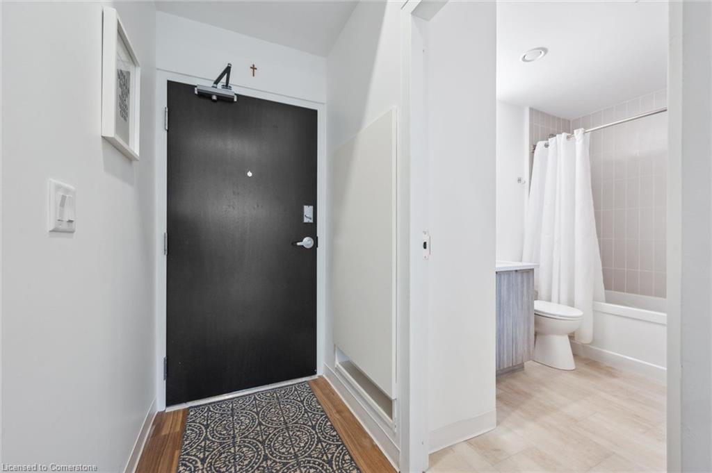 522-120 Huron Street Property Photo 6