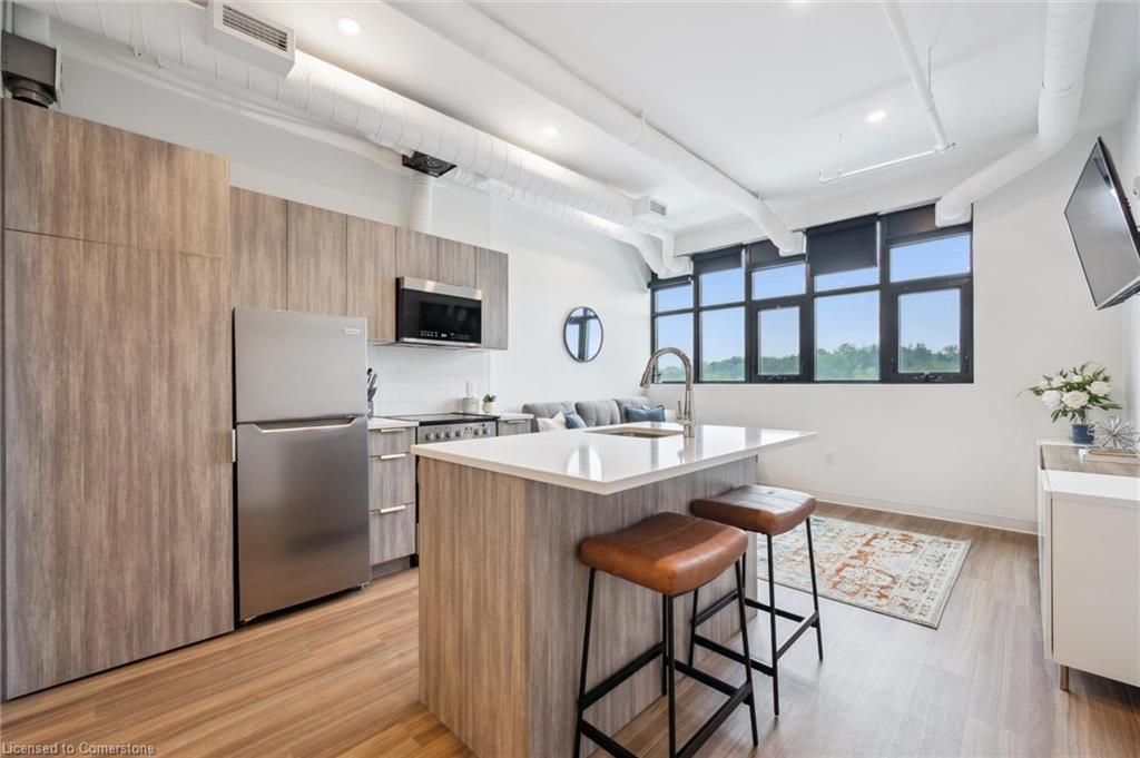 522-120 Huron Street Property Photo 8