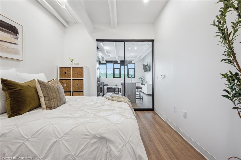 522-120 Huron Street Property Photo 16