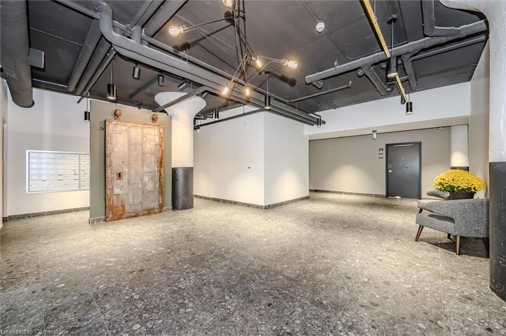 522-120 Huron Street Property Photo 24