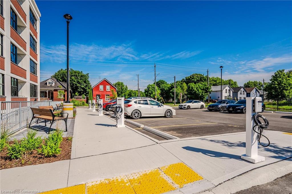 522-120 Huron Street Property Photo 37