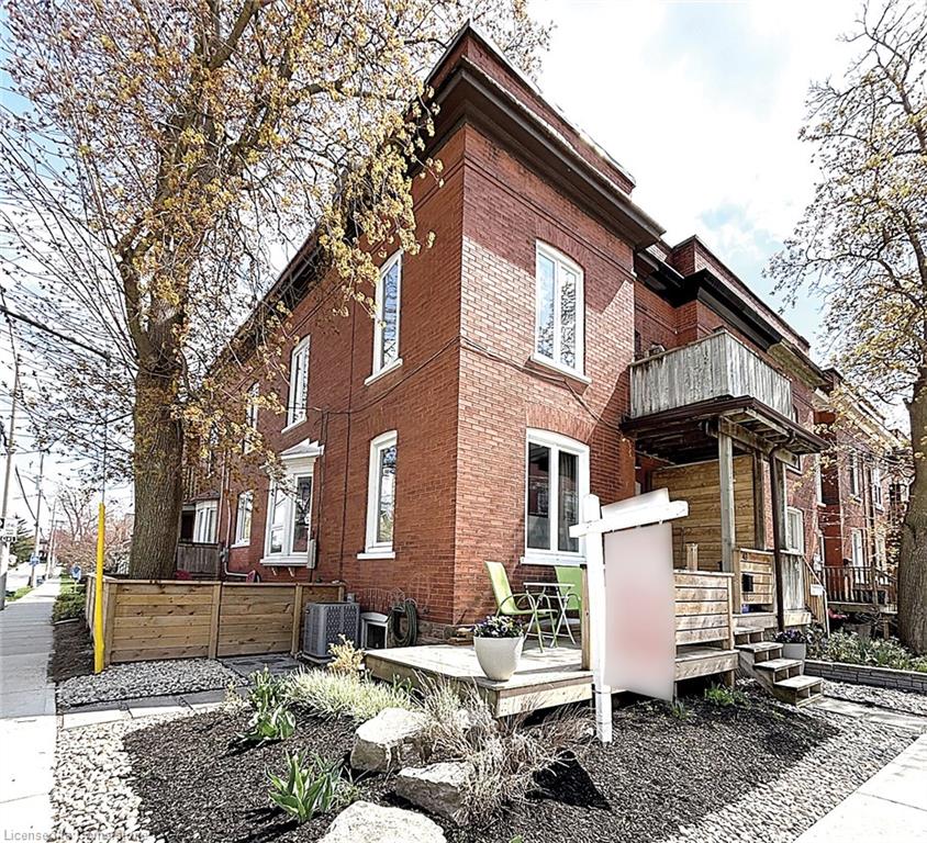 43 Cedar Street N Property Photo 1