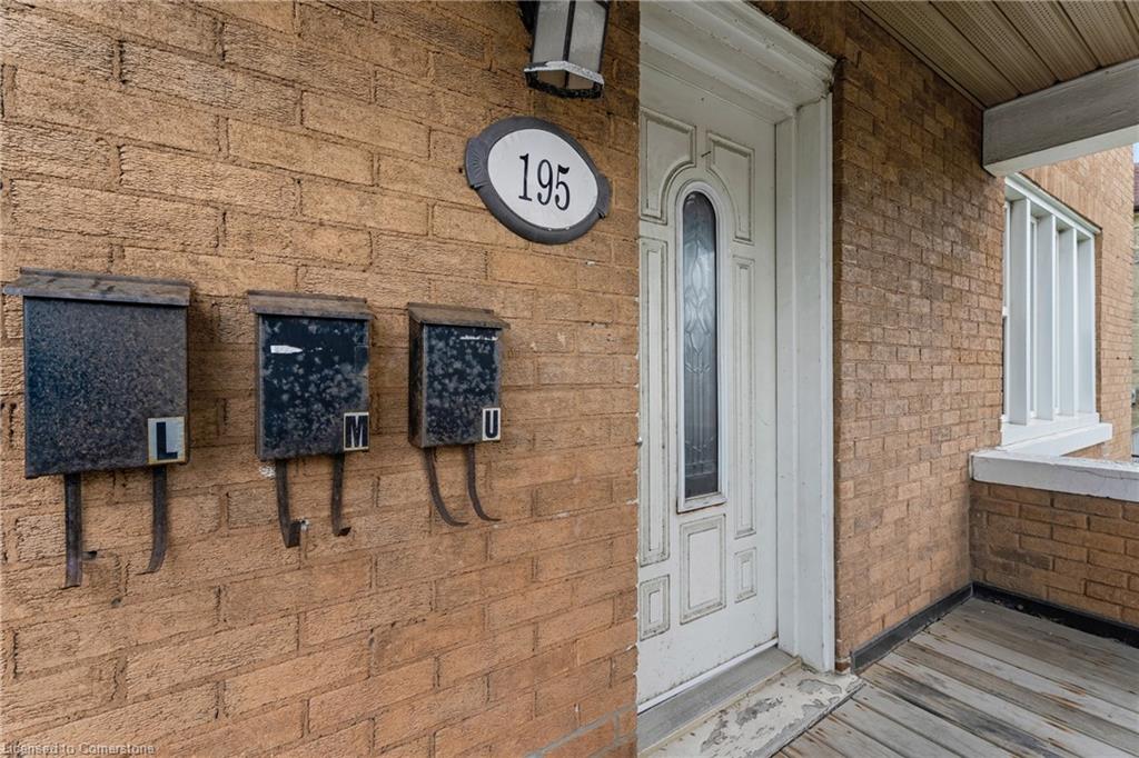 195 Victoria Street N Property Photo 3