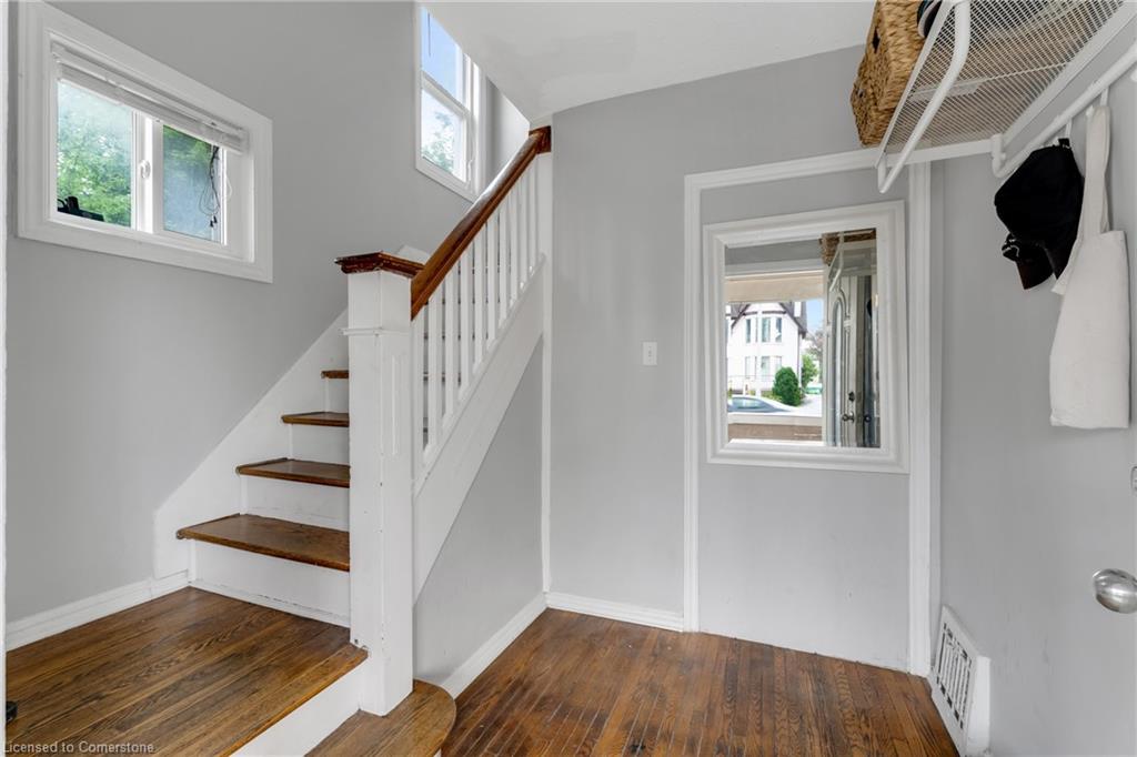 195 Victoria Street N Property Photo 4