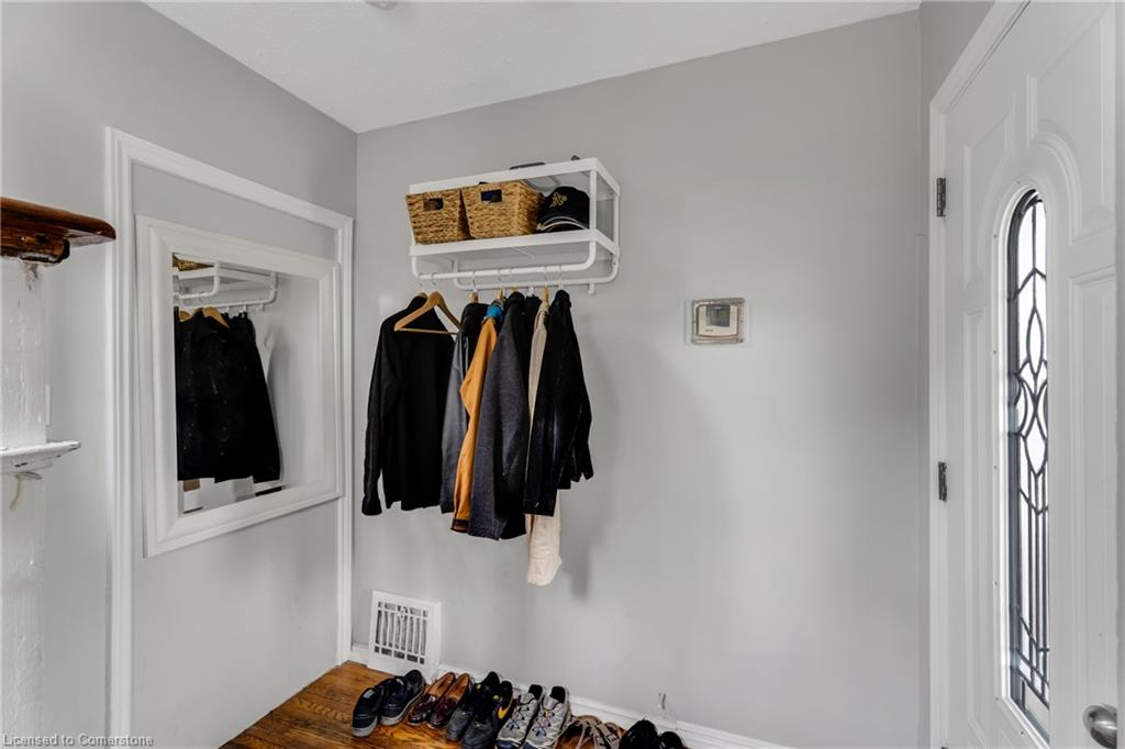 195 Victoria Street N Property Photo 5