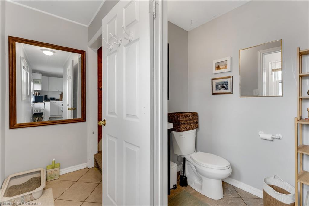 195 Victoria Street N Property Photo 6