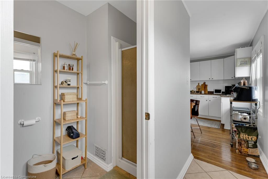 195 Victoria Street N Property Photo 7