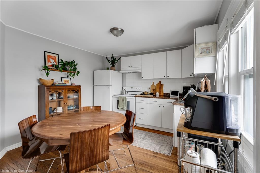 195 Victoria Street N Property Photo 21