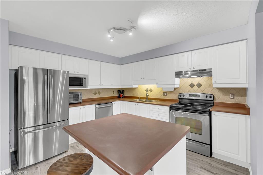 556 Dansbury Drive Property Photo 11