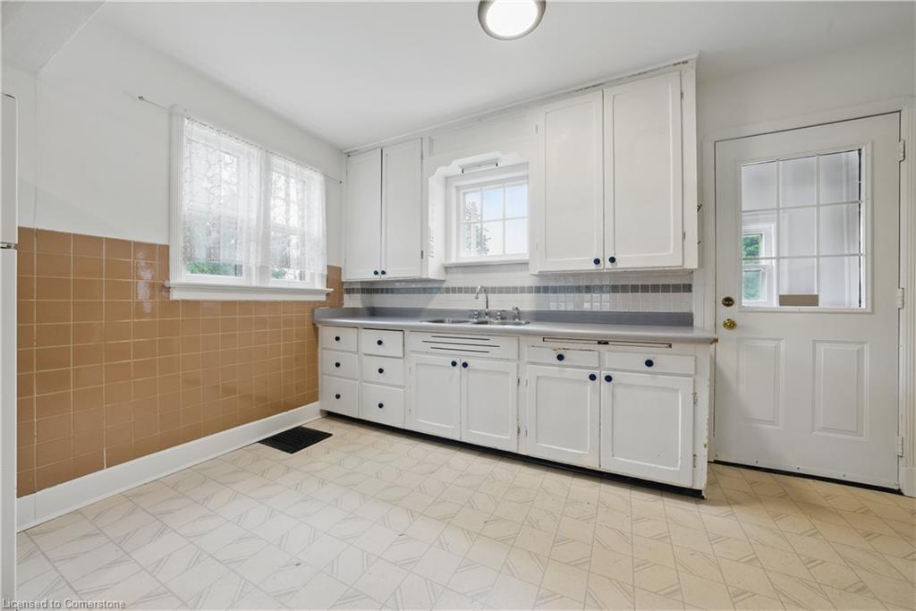 234 Waterloo Street Property Photo 11