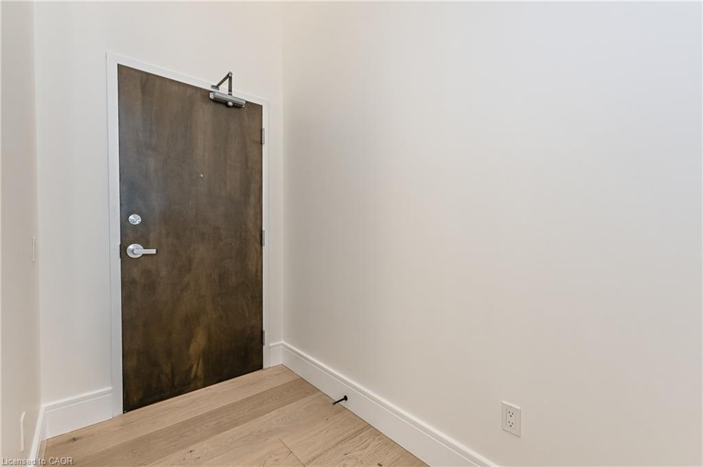 112 King Street E Property Photo 8