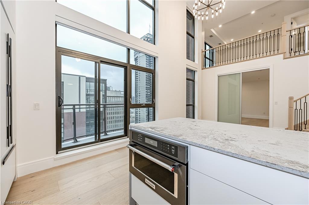 112 King Street E Property Photo 11