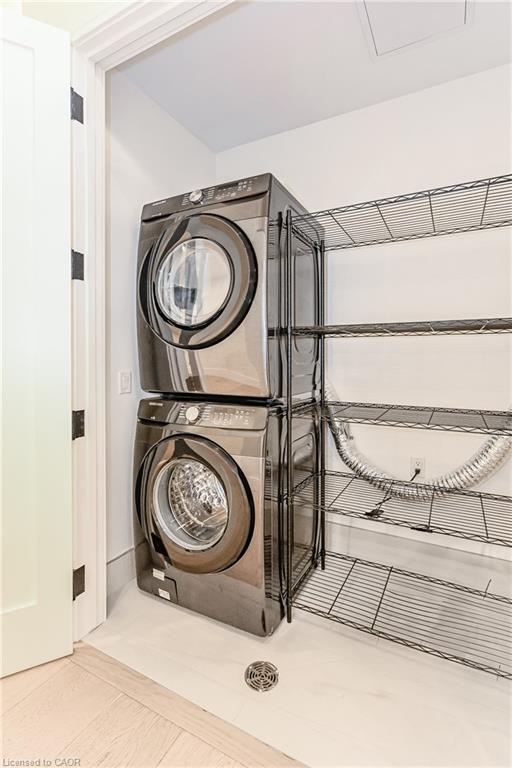 112 King Street E Property Photo 17