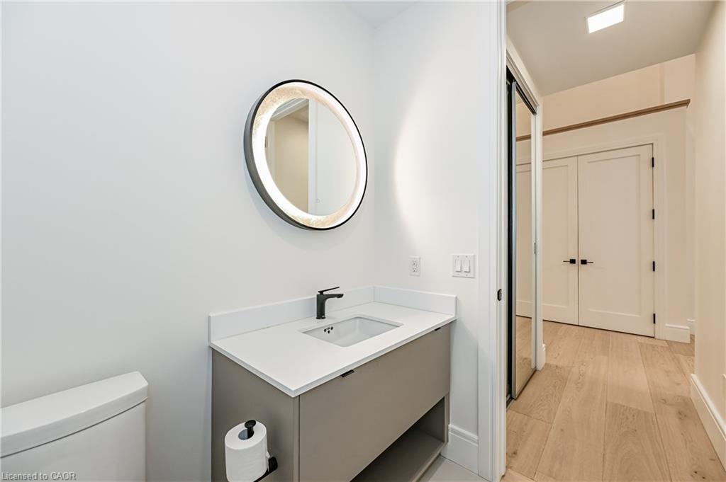 112 King Street E Property Photo 18