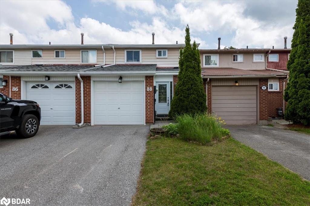 88 Chaucer Crescent Property Photo 1