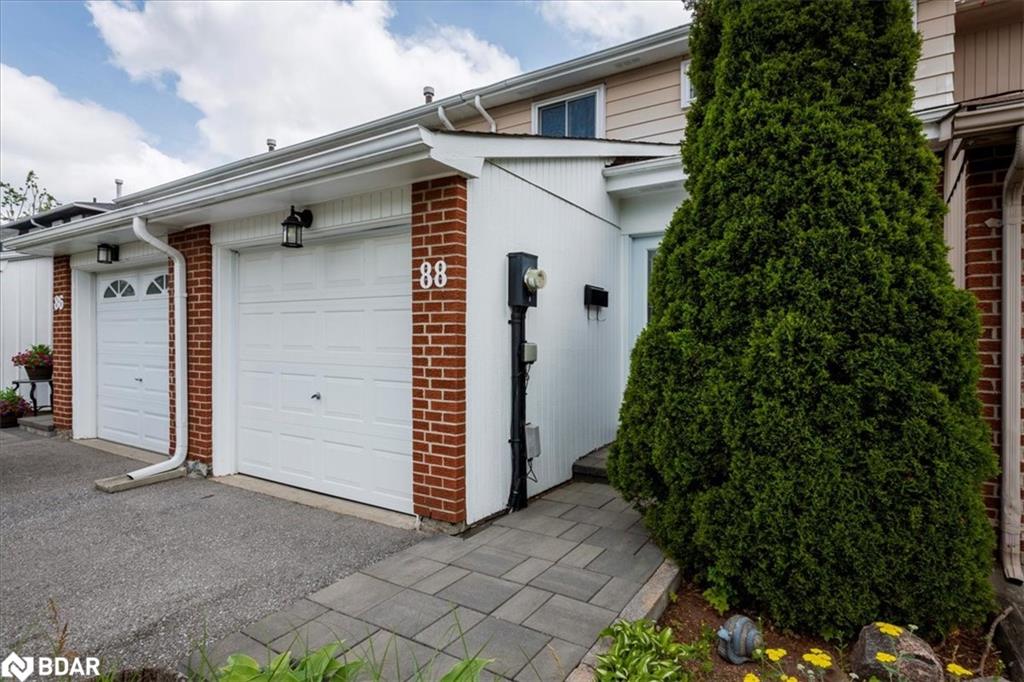 88 Chaucer Crescent Property Photo 2