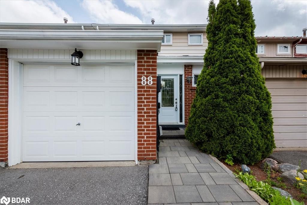 88 Chaucer Crescent Property Photo 3