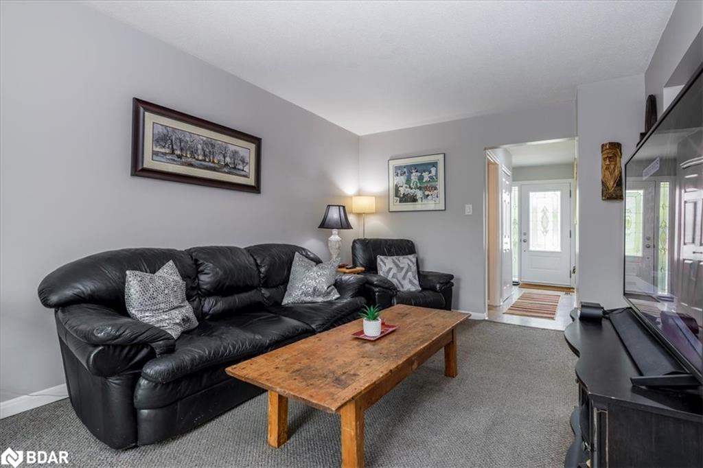 88 Chaucer Crescent Property Photo 6