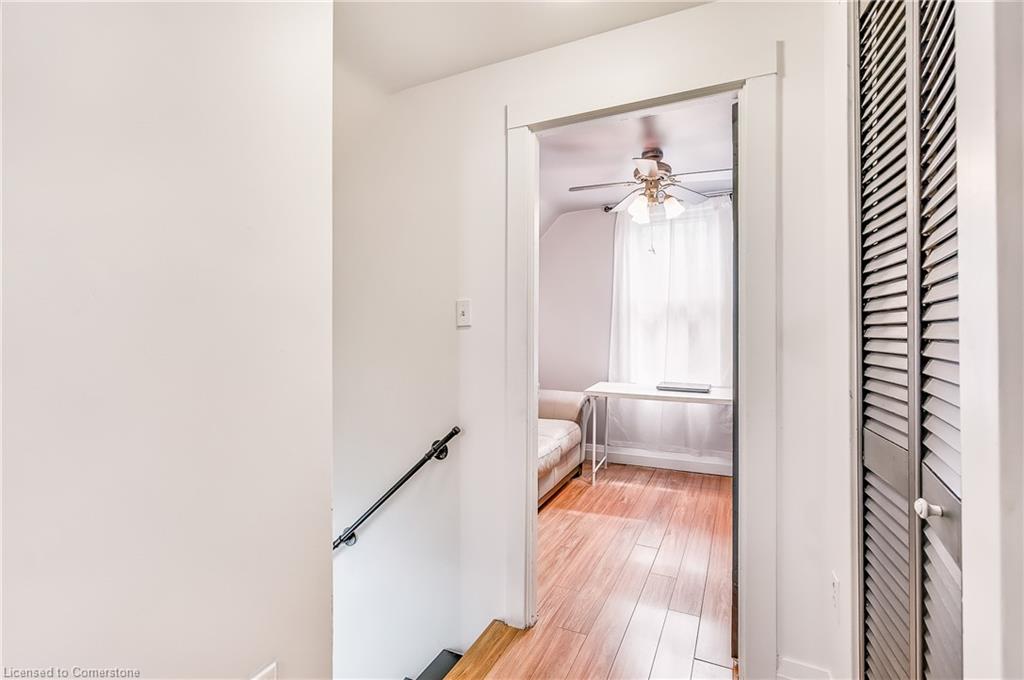 36 Barons Avenue N Property Photo 18
