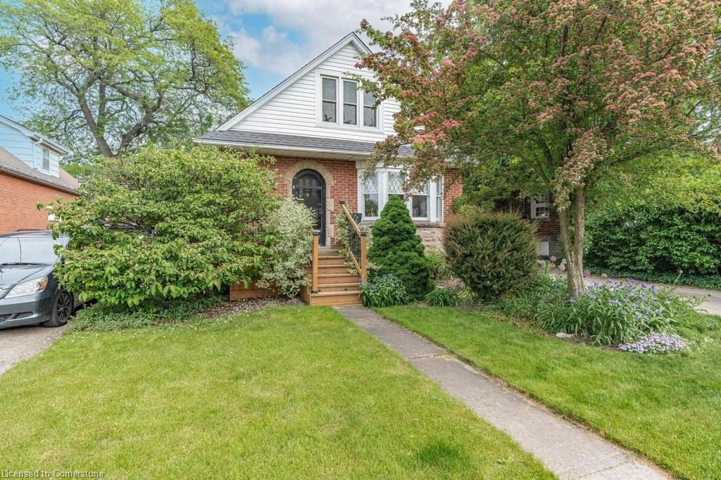 289 East 18th Street Property Photo 1